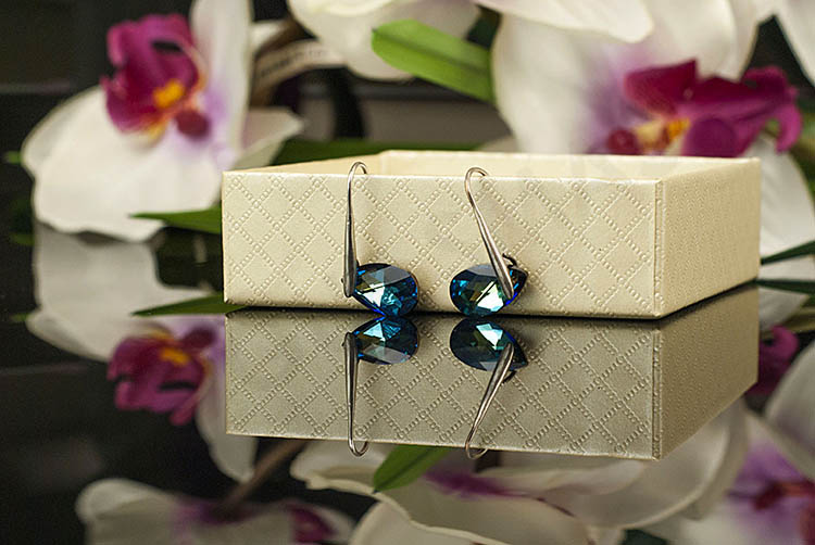 Сребърни обеци с капковидни кристали Swarovski - Image 3