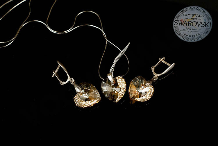 Сребърен комплект с кристални златисти сърца Swarovski и ръчна инкрустация - Image 2