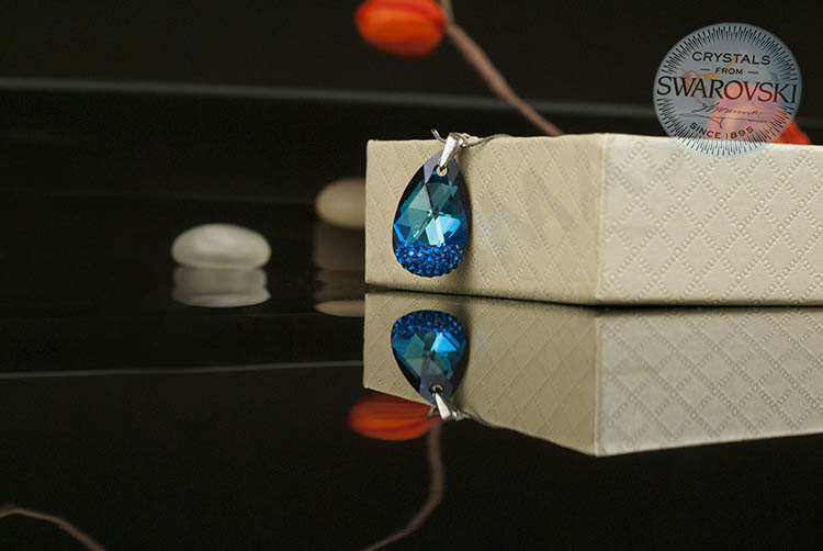 Сребърно колие с капковиден син кристал Swarovski и ръчна инкрустация - Image 3